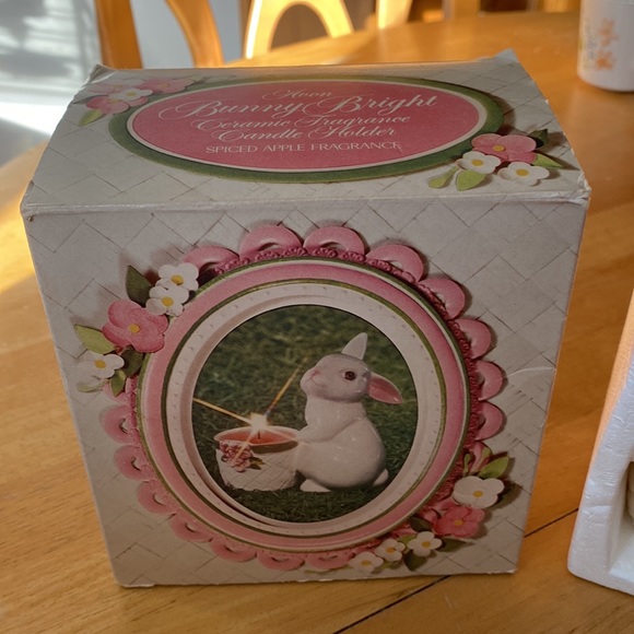 Vintage hand painted bunny ceramic candle holder. Avon - Picture 5 of 5
